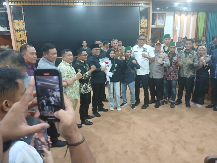 HMI Riau Sampaikan Lima Tuntutan, DPRD Riau Janji Akan Sampaikan ke DPR RI 