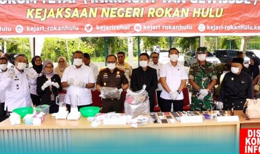 Bupati dan Kajari Rohul Musnahkan Barang Bukti Tipidum
