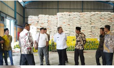 Bupati Rohul Pastikan Stok Beras Aman Selama Ramadhan Langsung Cek ke Gudang Bulog