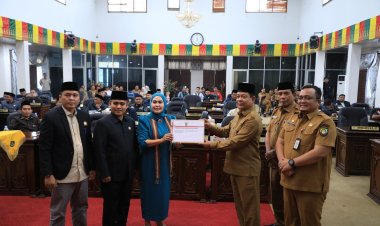 Wabup Rohul Syafaruddin Poti Sampaikan KUA-PPAS Perubahan 2025 ke DPRD Rohul