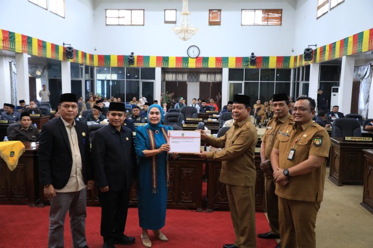 Wabup Rohul Syafaruddin Poti Sampaikan KUA-PPAS Perubahan 2025 ke DPRD Rohul