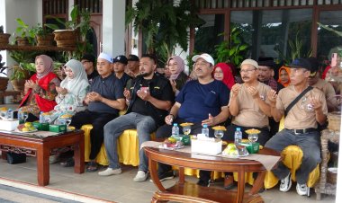 Bupati Herman Lepas Bantuan yang Digalang IKMR Inhil untuk Korban Musibah Sumbar