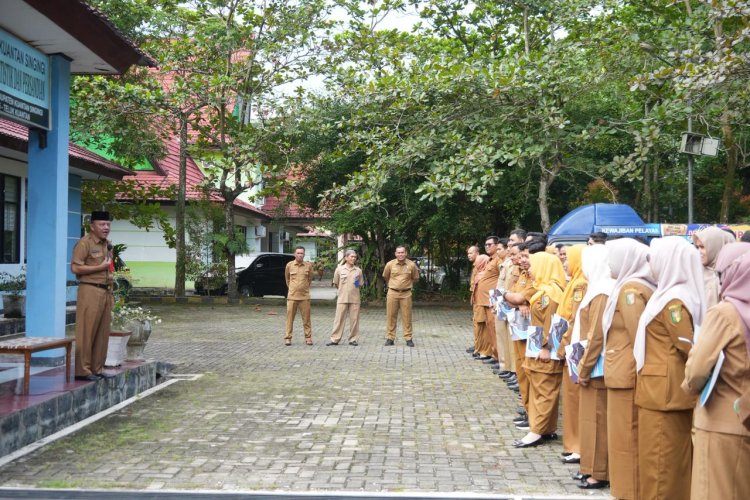 Kadiskominfo Kuansing Serahkan SPMT kepada 58 PPPK, Tuntut Disiplin