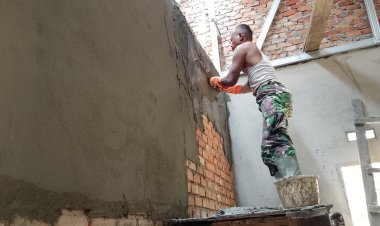 Tetes Keringat Satgas TMMD ke-127 Kodim 0301/Pekanbaru Bawa Berkah Rumah untuk Sarianis di Kelurahan Tuah Negeri