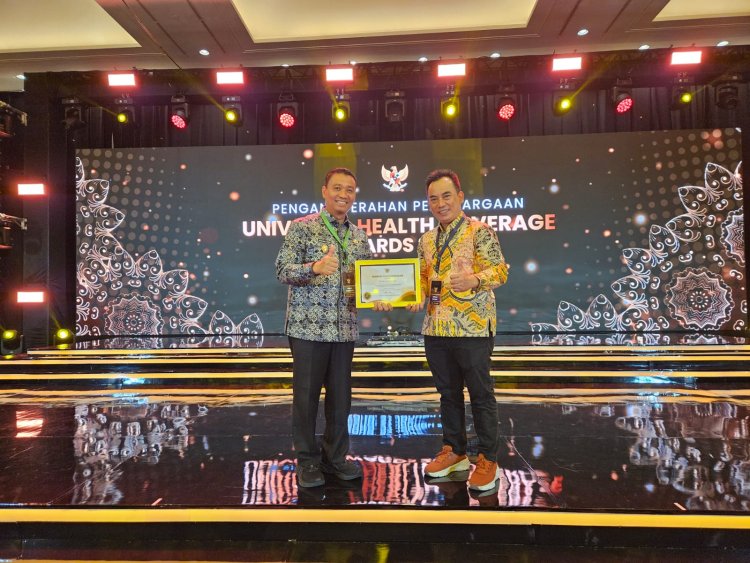 Wawako Pekanbaru Markarius Anwar Terima Langsung UHC Awards 2026 Kategori Madya