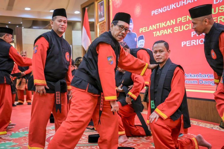 Wako Pekanbaru dan Wawako Pekanbaru Dikukuhkan Jadi Pendekar Kehormatan Tapak Suci 