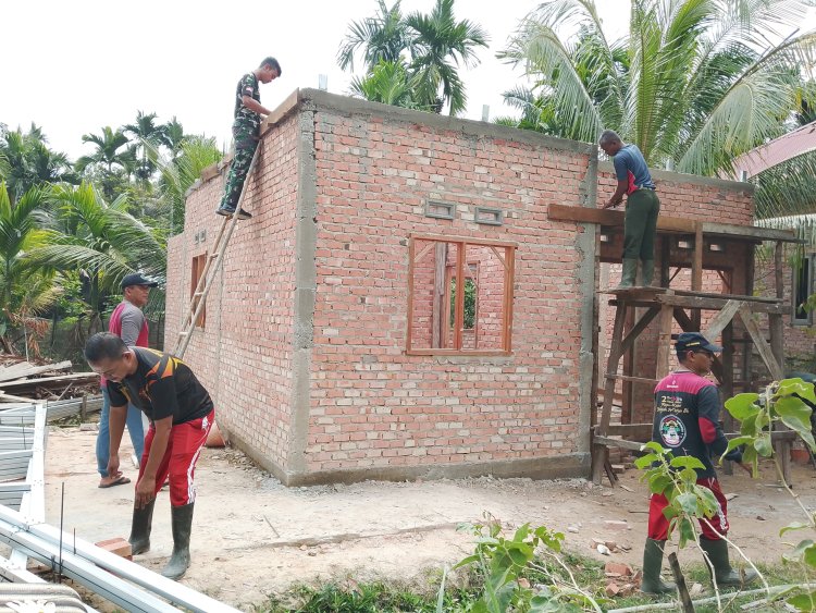 Satgas TMMD ke-127 Kodim 0301/Pekanbaru Bergerak untuk Rakyat, Renovasi Rumah Saudi Alfa Seri di Kelurahan Sialang Sakti