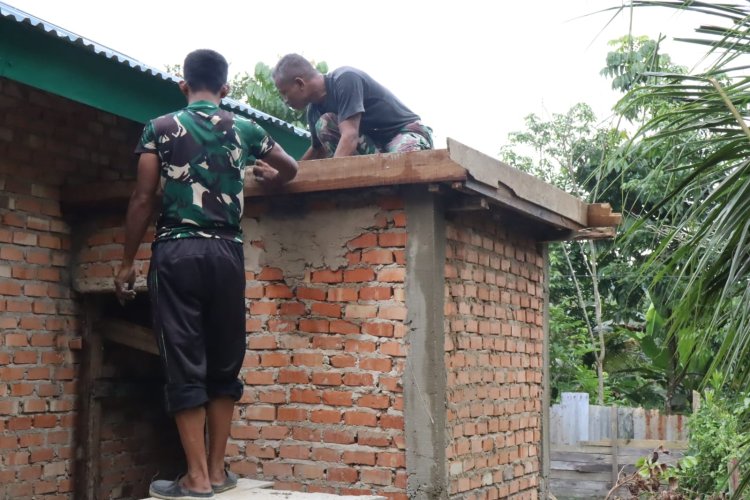 Progres Pembangunan Rumah Sarianis 78 Persen, Satgas TMMD ke-127 Kodim 0301/Pekanbaru dan Warga Tetap Semangat di Bulan Ramadan