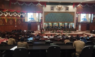 Miris! Paripurna DPRD Riau Sepi Peminat, Ada Oknum Anggota Nekat Pakai Celana Jeans