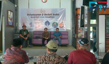 Luncurkan Buku Qiblatain di Pendopo Kopi, Dodi Irawan Diapresiasi Sastrawan Riau