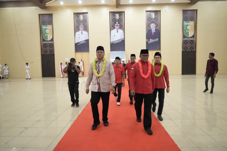 Sinergi Tanpa Batas Warna: Suhardiman Amby Puji Kontribusi Nyata Kader PDIP dalam Pembangunan Kuansing