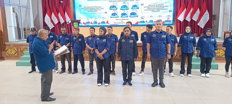 Dheni Kurnia Lantik Pengurus JMSI Dumai, Syafriadi Minta Tingkatkan Kualitas Wartawan