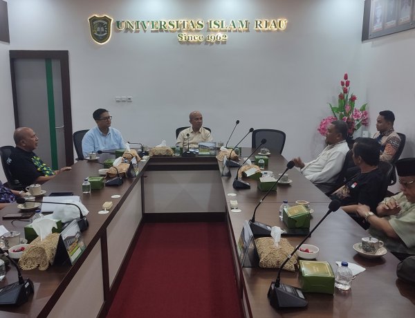 Rektor UIR Dukung Penuh Pelaksanaan Seminar dan UKW JMSI Riau